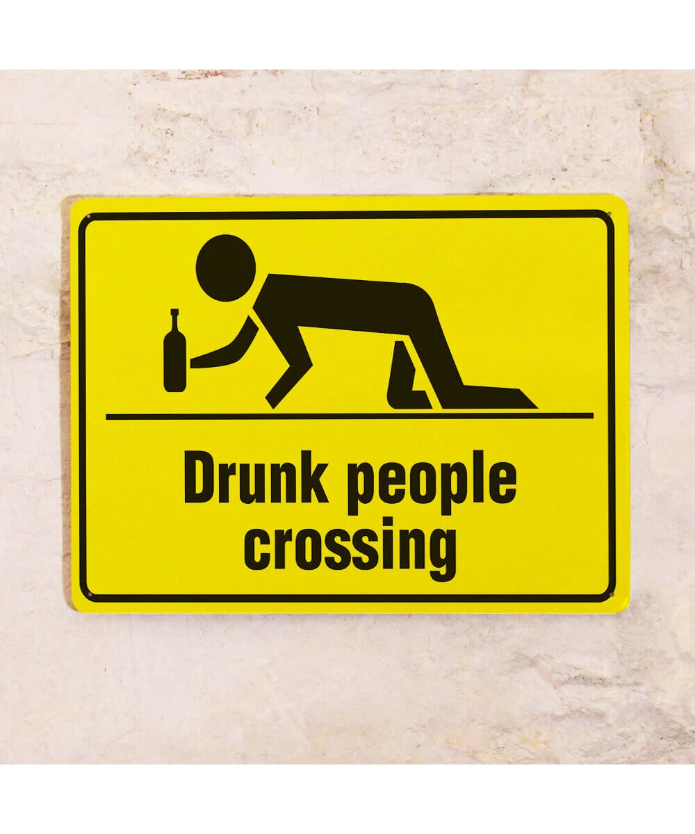 Placa metálica para bar Cruce de personas ebrias